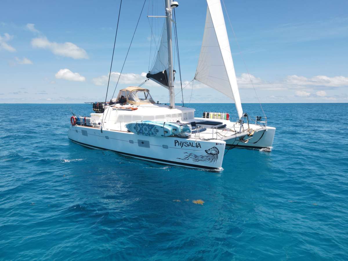 LUCKY ME  Charter Yacht